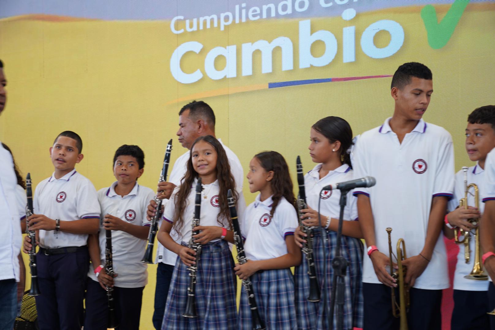 Niñez y Arte para la Paz: el programa del MinCultura que fortalece el tejido social en colegios públicos a través del arte